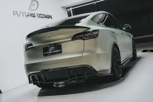 tesla-model-y-future-design-carbon-fibre-rear-diffuser-XXIITUNING-3.webp