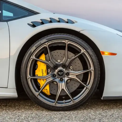 LAMBORGHINI HURACAN NOVARA EDIZIONE AERO FRONT FENDERS WINTEGRATED VENTS AND SPLASH SHIELDS (2X2 GLOSS CARBON)